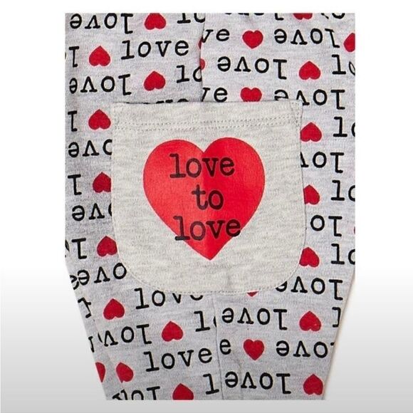 NWT Valentines Day Unisex Outfit Set Size 6-9 months - Picture 2 of 3